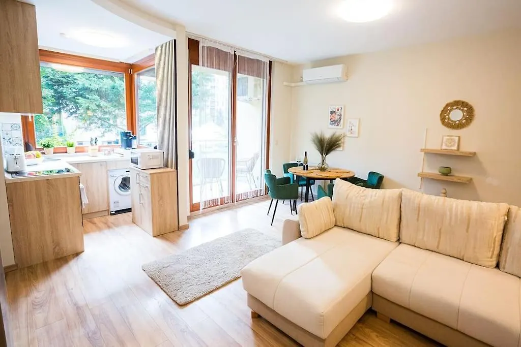 Familyoasis In Vibrant Ujlipot Appartement Boedapest