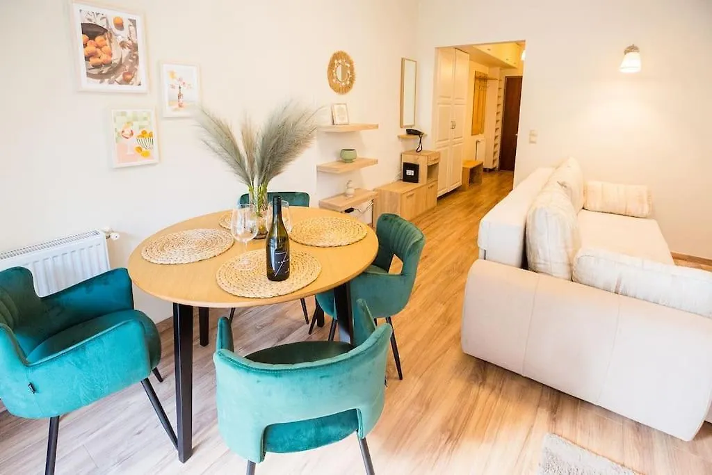 Familyoasis In Vibrant Ujlipot Appartement Boedapest