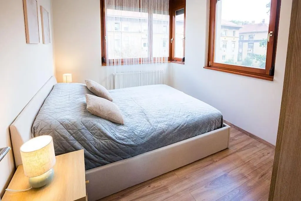 Familyoasis In Vibrant Ujlipot Appartement Boedapest