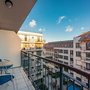 Apartment Port