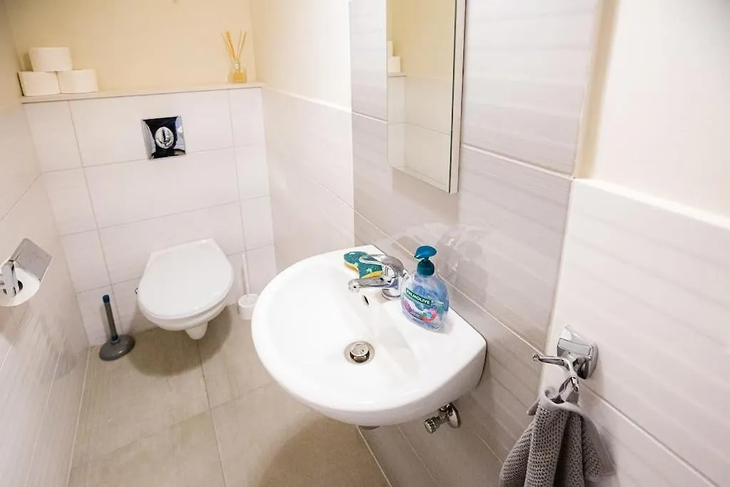 Familyoasis In Vibrant Ujlipot Apartment Budapest