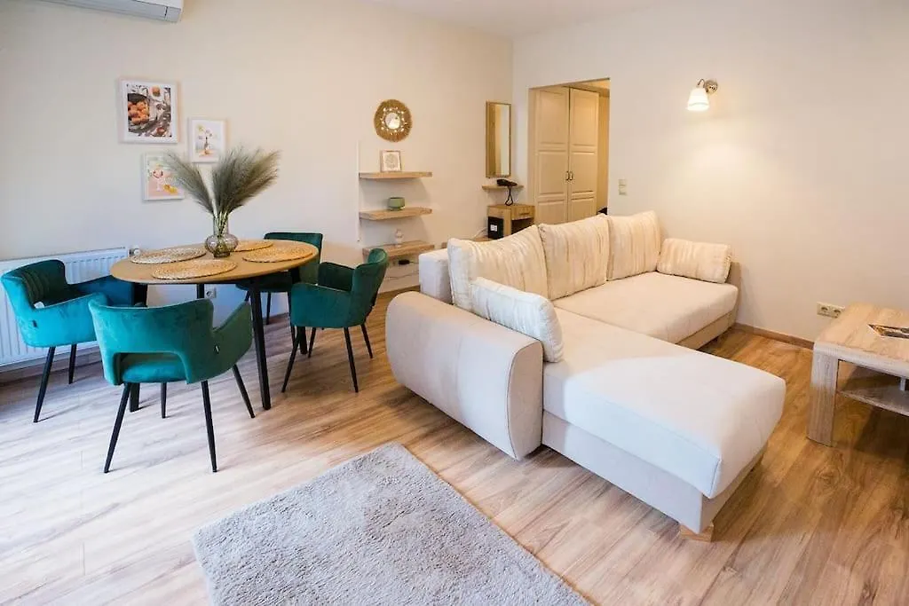 Familyoasis In Vibrant Ujlipot Apartment Budapest